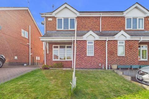 3 bed property, in St Davids Close, £195,000