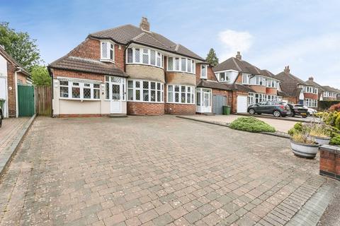 3 bed property, in Marlborough Road, £375,000