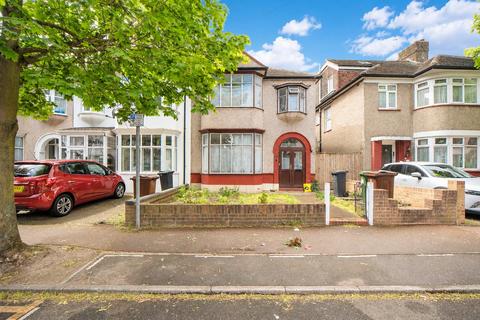 3 bed property, in Sheringham Drive, £525,000
