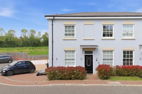 3 bed property, in Hunters Court, £445,000