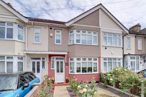 3 bed property, in Waverley Road, £385,000