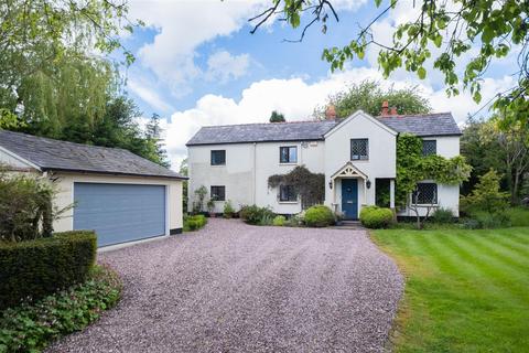 3 bed property, in Clotton, £725,000