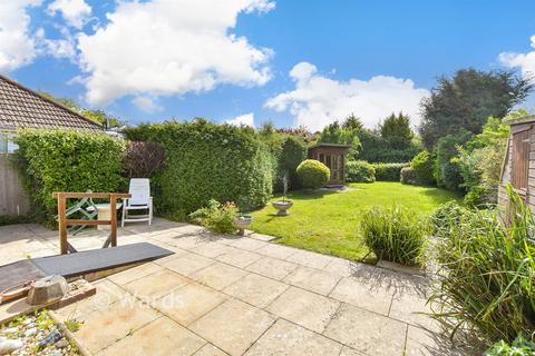 3 bed property, in St. Andrew's Road, £425,000