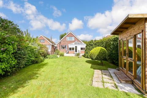 3 bed property, in St. Andrew's Road, £425,000
