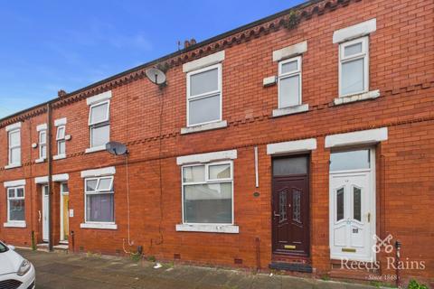 2 bed property, in Newport Street, £180,000