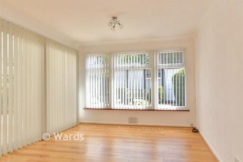 2 bed property, in Victoria Road, £375,000