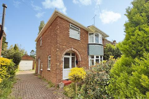 3 bed property, in Western Crescent, £270,000