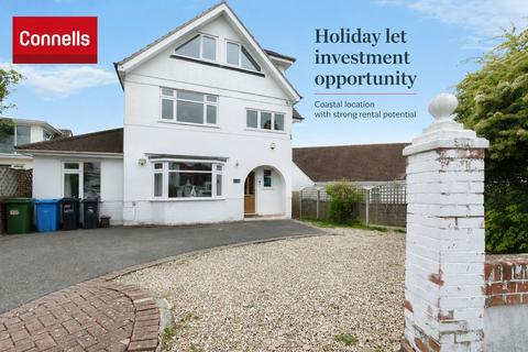 4 bed property, in Lake Drive, £850,000