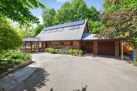 4 bed property, in Cabbage Moor, £950,000