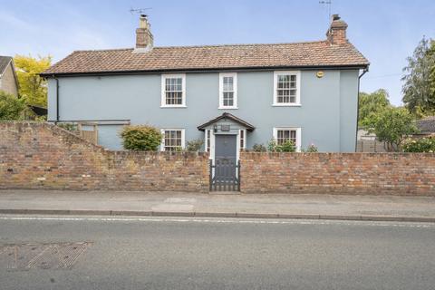 3 bed property, in Colchester Road, £550,000