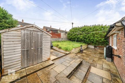 2 bed property, in Liscombe Close, £250,000