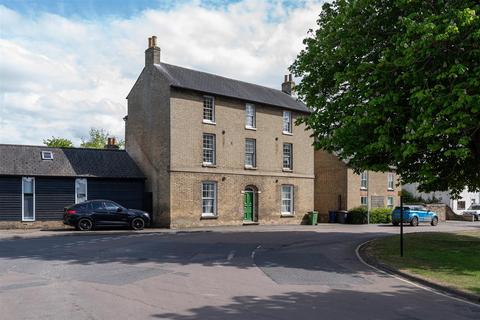 7 bed property, in Green Street, £850,000