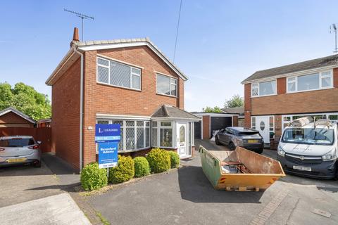 3 bed property, in Hawker Close, £280,000