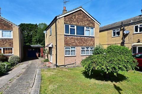 2 bed property, in Ashurst Road, £375,000