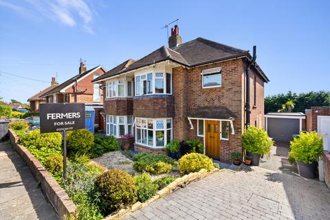 3 bed property, in Elizabeth Avenue, £675,000