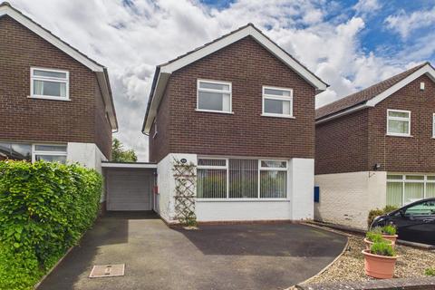 3 bed property, in Lambourne Drive, £325,000