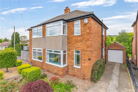 3 bed property, in Oakridge Avenue, £345,000