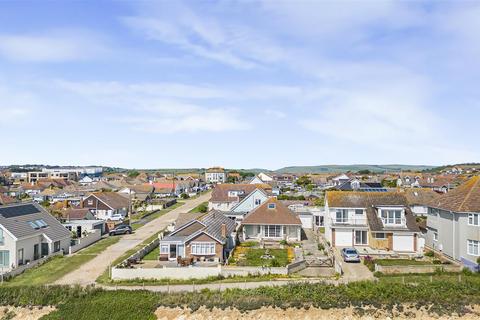 3 bed property, in The Promenade, £425,000