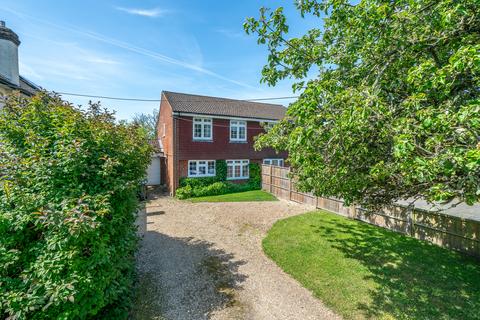 4 bed property, in Chartridge Lane, £600,000