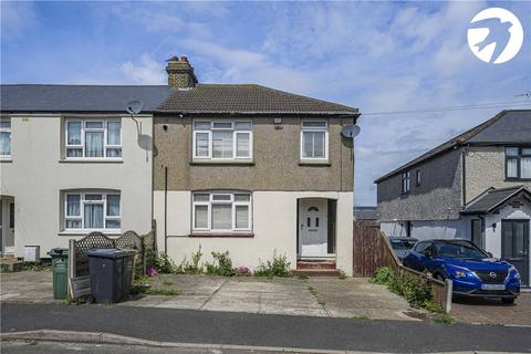 3 bed property, in The Crescent, £500,000