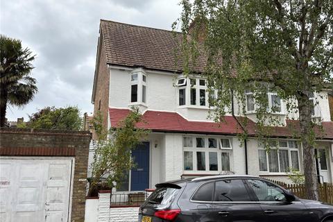 3 bed property, in Dorset Road, £850,000