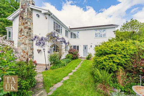 3 bed property, in Milwr Road, £475,000