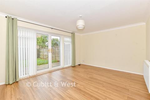 3 bed property, in Loveys Road, £230,000