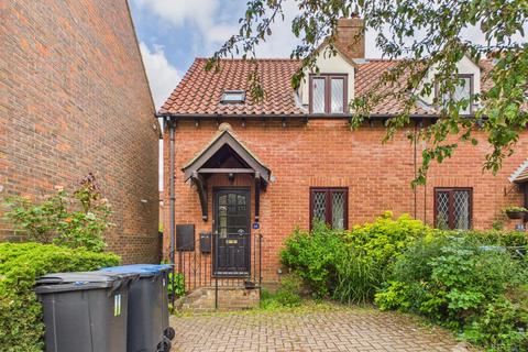 2 bed property, in Church Mead, £350,000
