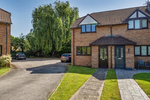 2 bed property, in Pulford Court, £225,000
