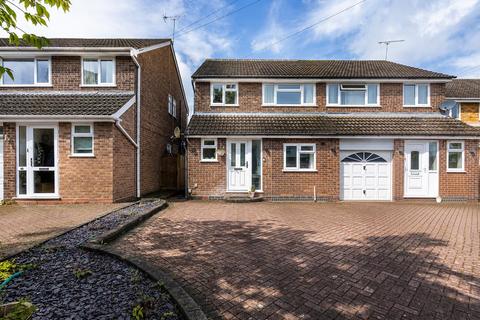 3 bed property, in Leafield Road, £350,000