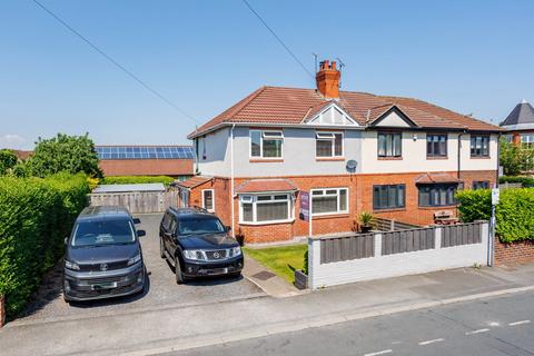 3 bed property, in Whincup Avenue, £325,000