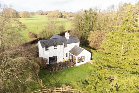 4 bed property, in Turners Hill Road, £750,000