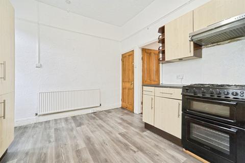 2 bed property, in School Street, £220,000