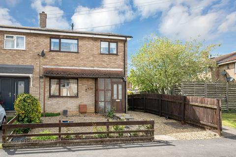3 bed property, in Andrew Road, £250,000