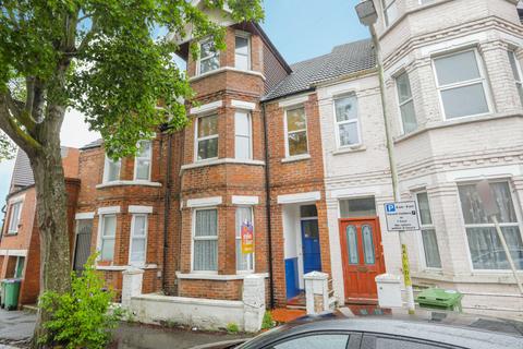 4 bed property, in Radnor Park Crescent, £320,000