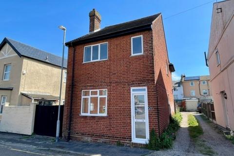 2 bed property, in 10 North Street, £150,000