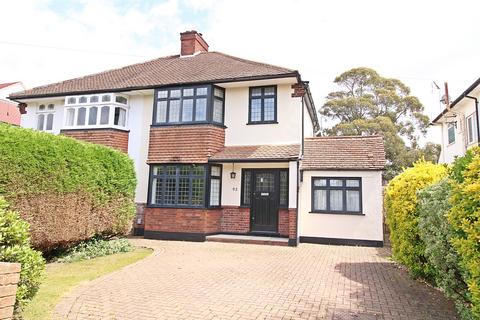 3 bed property, in Kingswood Avenue, £800,000