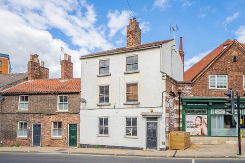 4 bed property, in Holgate Road, £290,000