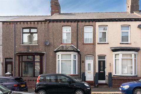 2 bed property, in Kendal Street, £100,000