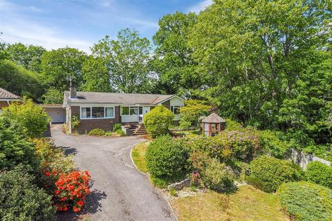 3 bed property, in Jubilee Lane, £725,000