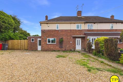 3 bed property, in Bishops Close, £230,000