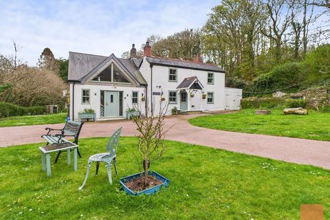 5 bed property, in Perrancoombe, £900,000
