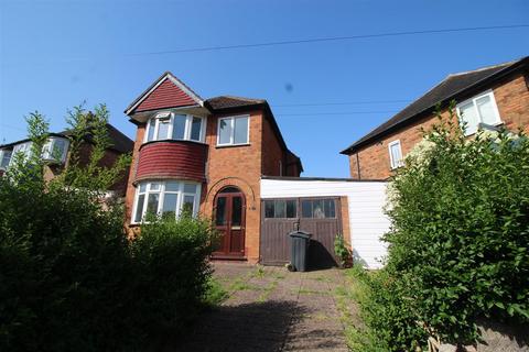 3 bed property, in Clay Lane, £240,000