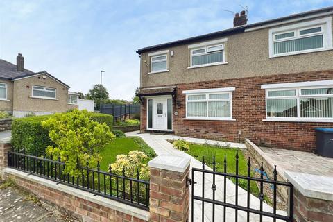 3 bed property, in Grovelands, £225,000