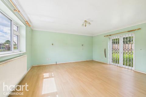 3 bed property, in Back Road, £375,000