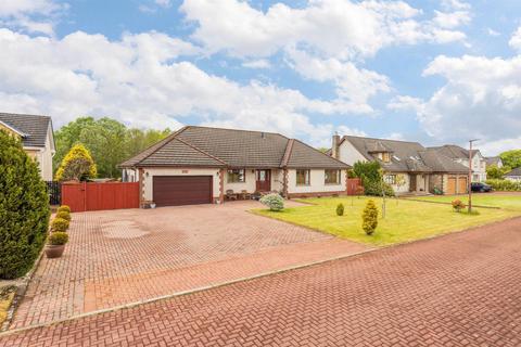 3 bed property, in Hamilton Way, £515,000