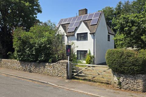 4 bed property, in Eastleach, £575,000