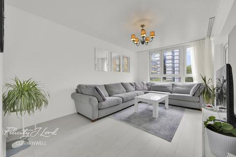 2 bed property, in Peerless Street, £550,000