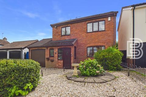 4 bed property, in The Paddock, £395,000