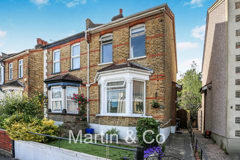 3 bed property, in Churchill Road, £400,000